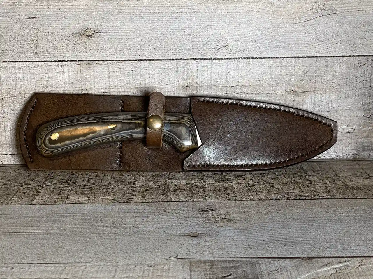Bushcraft knife in hand made leather sheath